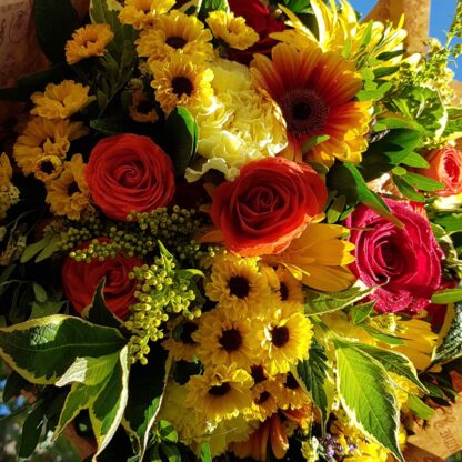 Ramo de flores de tonos anaranjados