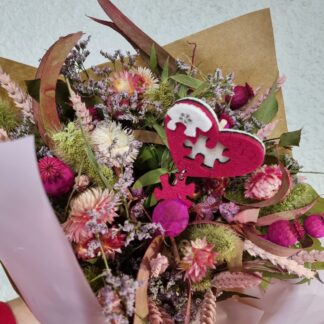 Rams de flors seques de colors rosats