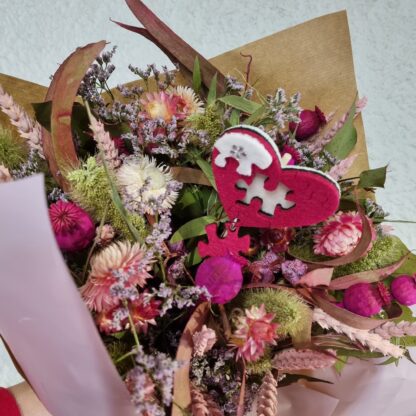 Rams de flors seques de colors rosats