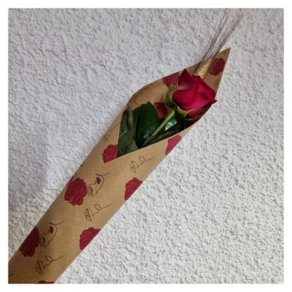 Rosa de Sant Jordi amb con de paper kraft decorat