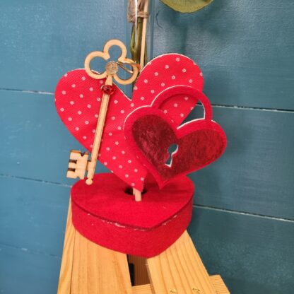 Rosa con una base de Corazon rojo para San Valentin