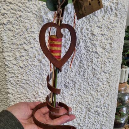 Cor artesanal de ferro forjat, fet Aquí! Amb la rosa de Sant Jordi.