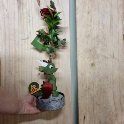 Torre amb drac, Sant Jordi 2023, Vila-seca, Floristeria Vila-seca, La Pineda, Salou, Cambrils, Tarragona, Reus, Riudoms, Rosas, Rosas Sant Jordi, Roses, Roses Sant Jordi, Catalunya