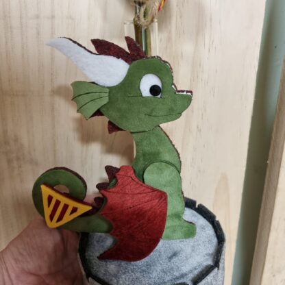 Torre amb drac, Sant Jordi 2023, Vila-seca, Floristeria Vila-seca, La Pineda, Salou, Cambrils, Tarragona, Reus, Riudoms, Rosas, Rosas Sant Jordi, Roses, Roses Sant Jordi, Catalunya