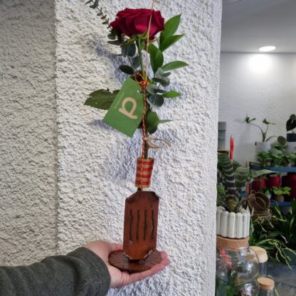 ESCUT artesanal de ferro forjat, fet Aquí! Amb la rosa de Sant Jordi.