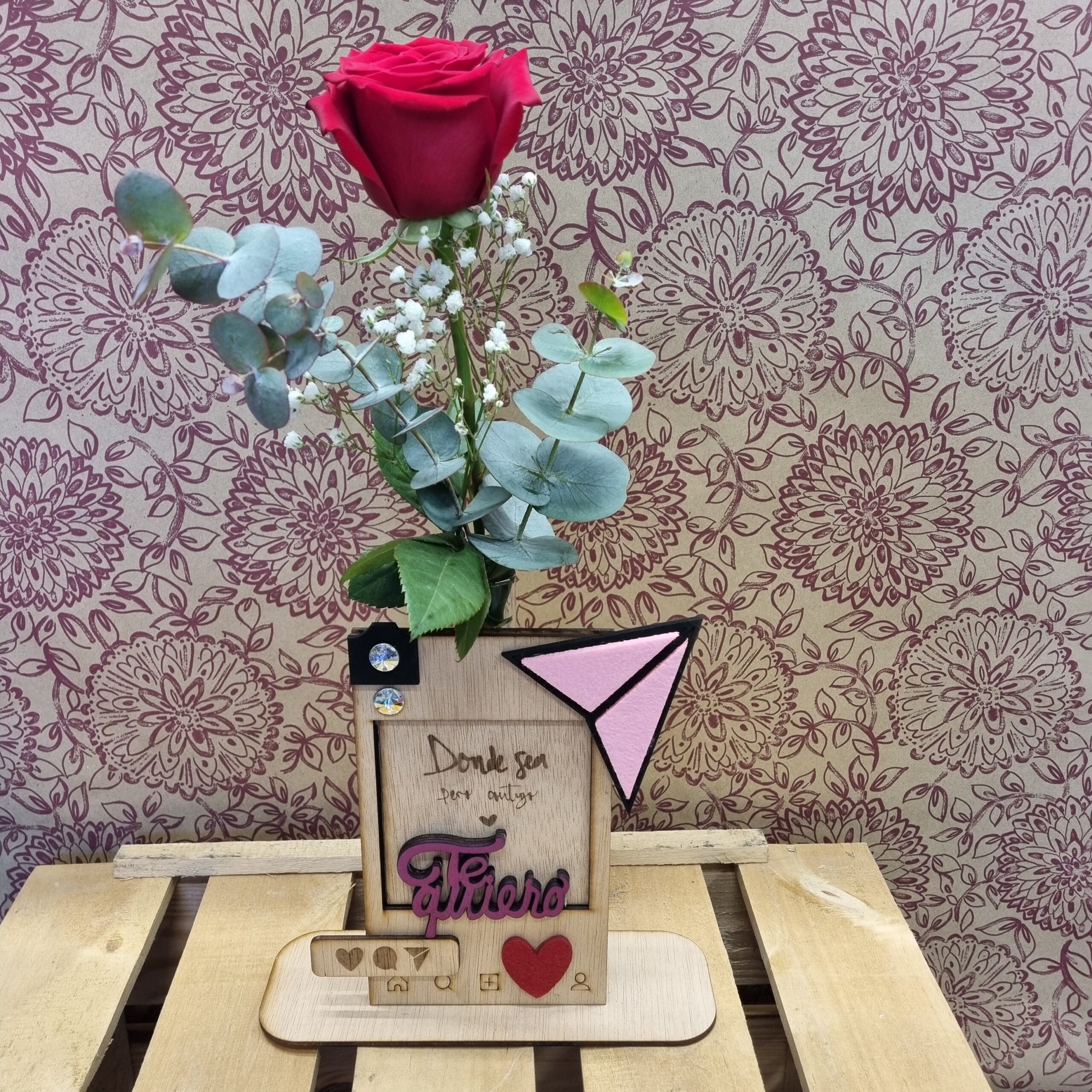 Rosa Sant Valentí amb recipient de fusta tallada varies models - Imagen 2